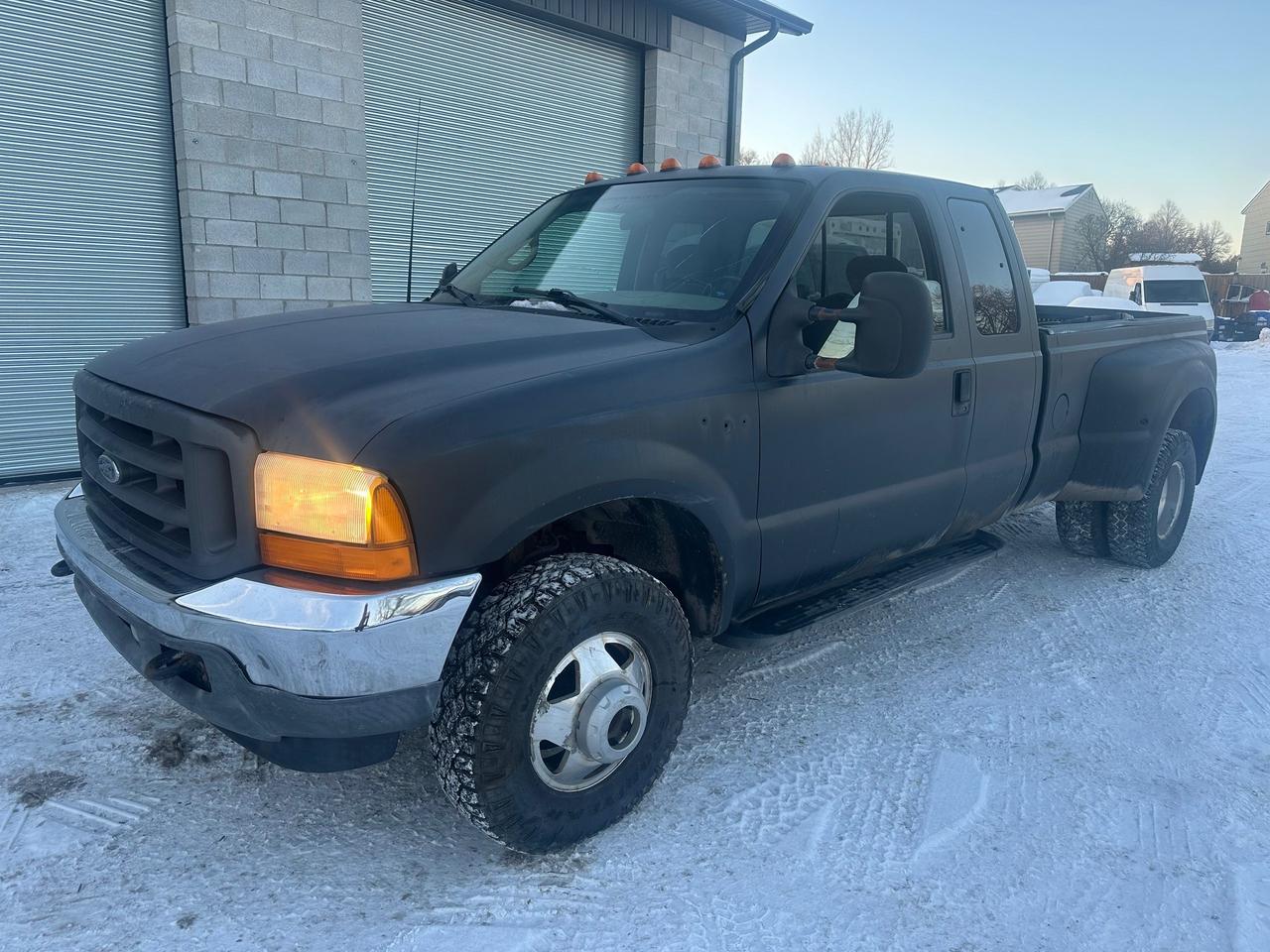 2001 Ford F-350 7.3L POWERSTROKE - 6SPD MANUAL - Photo #1