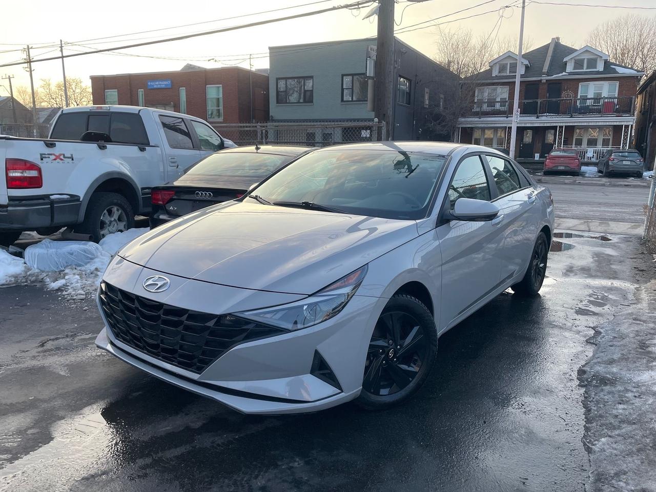 2022 Hyundai Elantra Preferred *HEATED SEAT & STEERING, LOW KM, SAFETY*