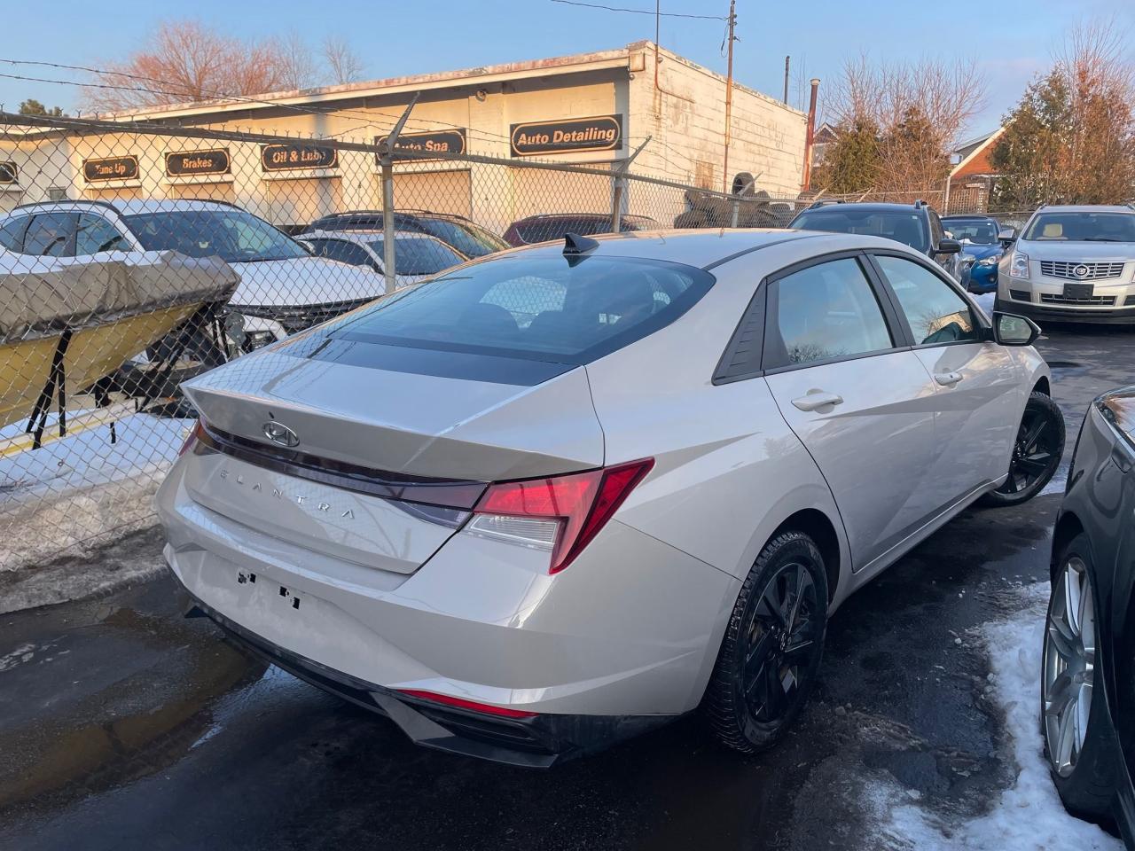 2022 Hyundai Elantra Preferred *HEATED SEAT & STEERING, LOW KM, SAFETY* Photo