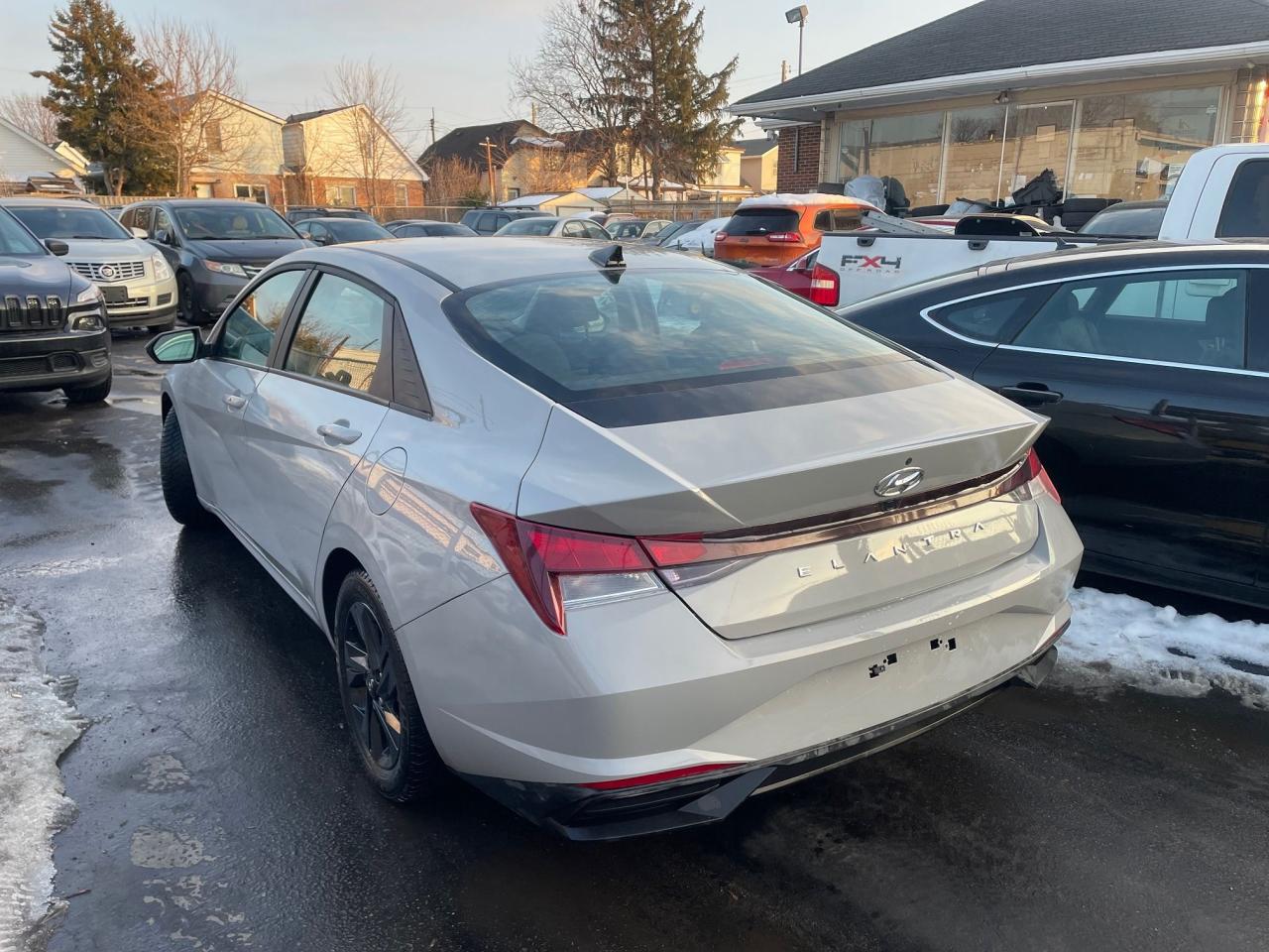 2022 Hyundai Elantra Preferred *HEATED SEAT & STEERING, LOW KM, SAFETY* Photo