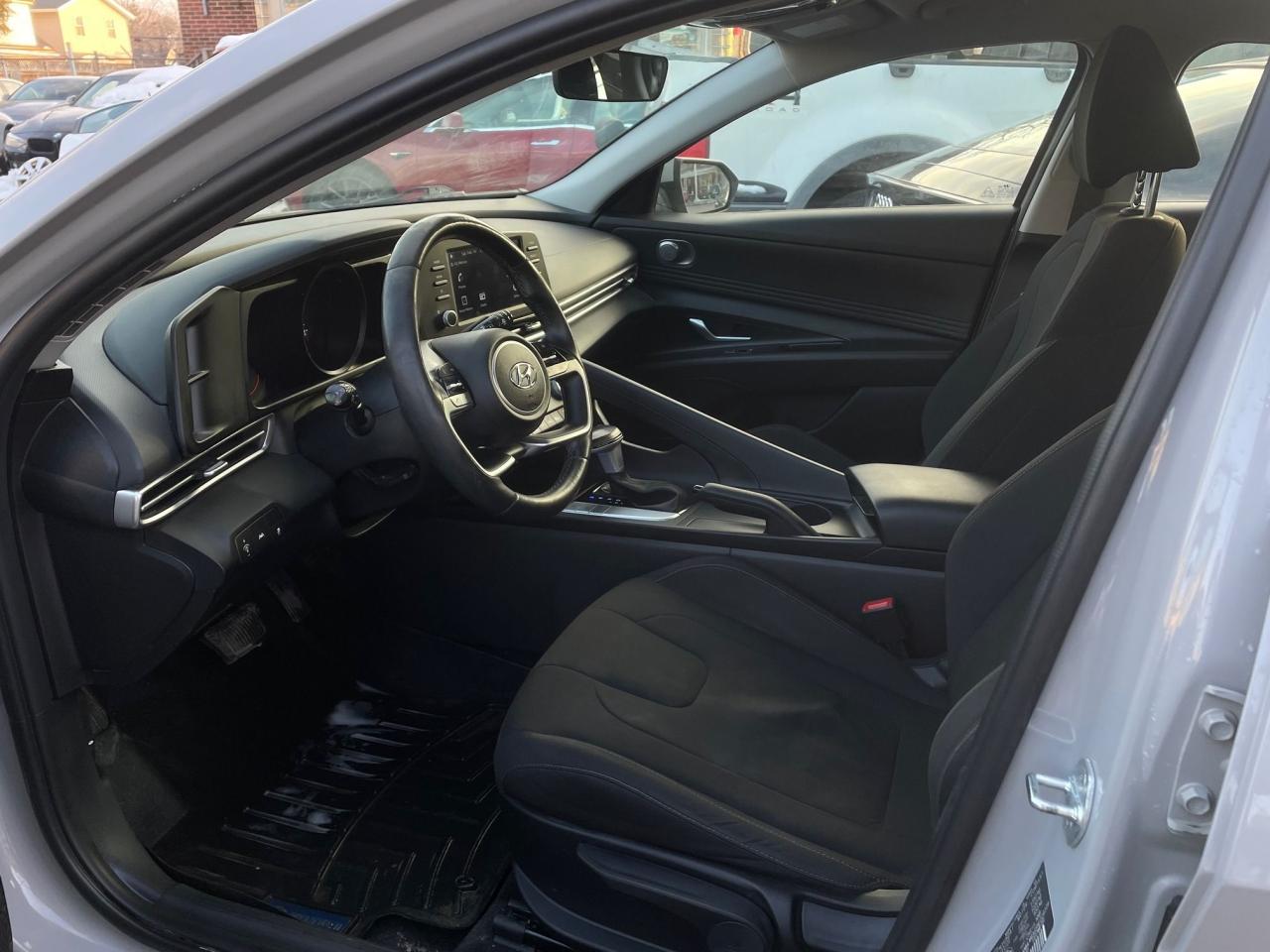 2022 Hyundai Elantra Preferred *HEATED SEAT & STEERING, LOW KM, SAFETY* Photo