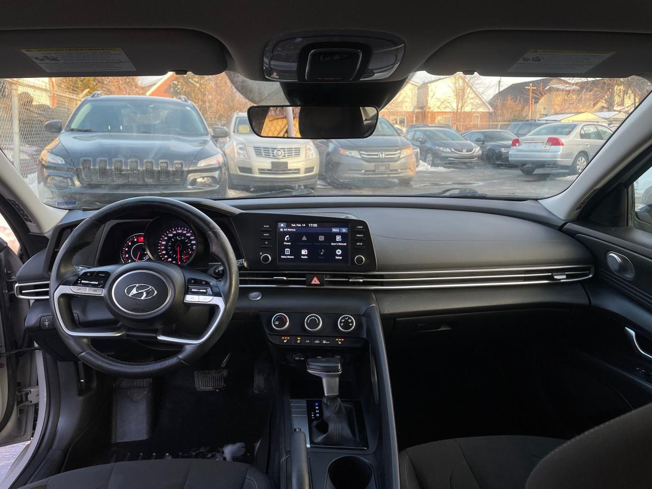 2022 Hyundai Elantra Preferred *HEATED SEAT & STEERING, LOW KM, SAFETY* Photo