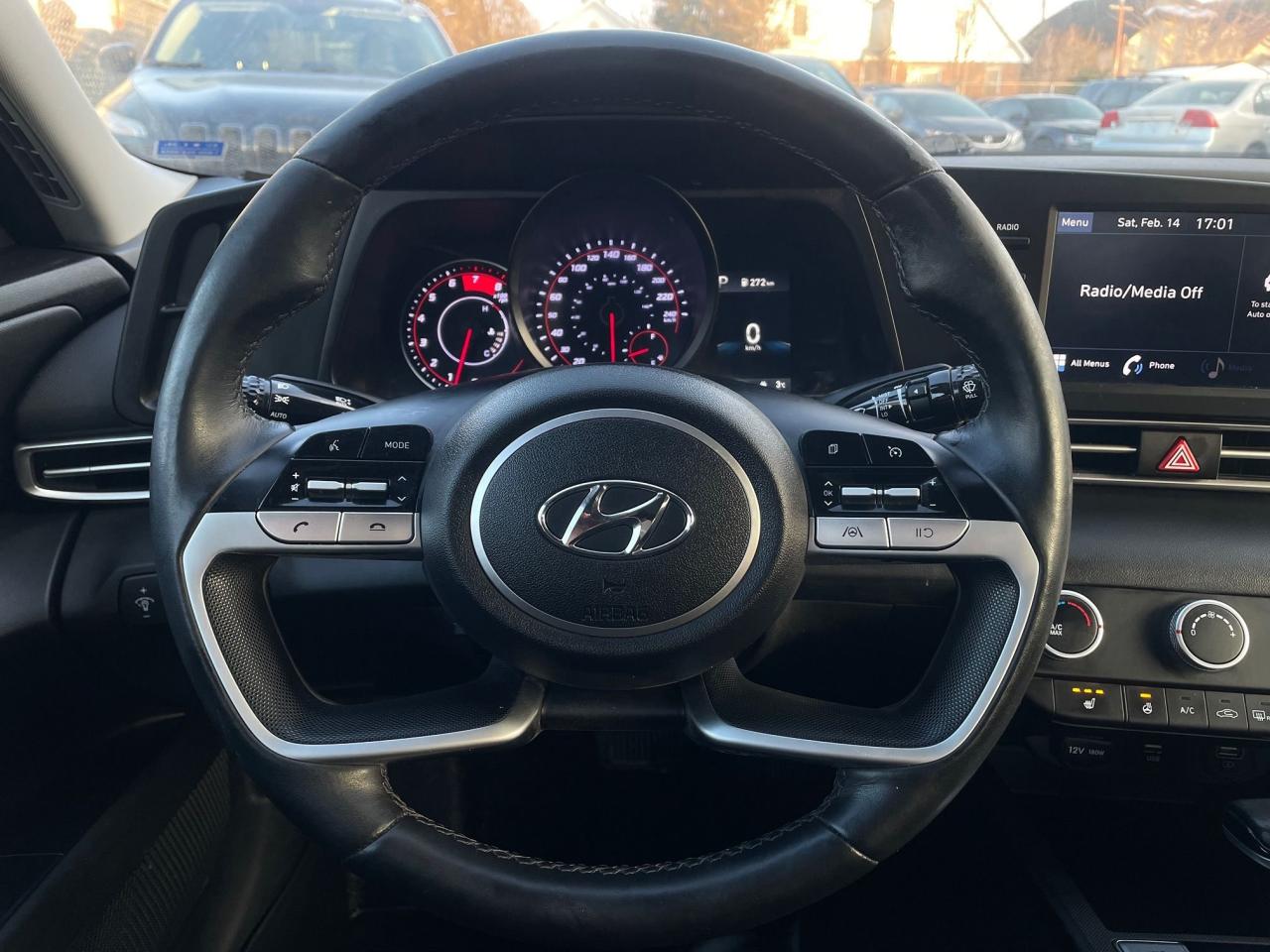 2022 Hyundai Elantra Preferred *HEATED SEAT & STEERING, LOW KM, SAFETY* Photo