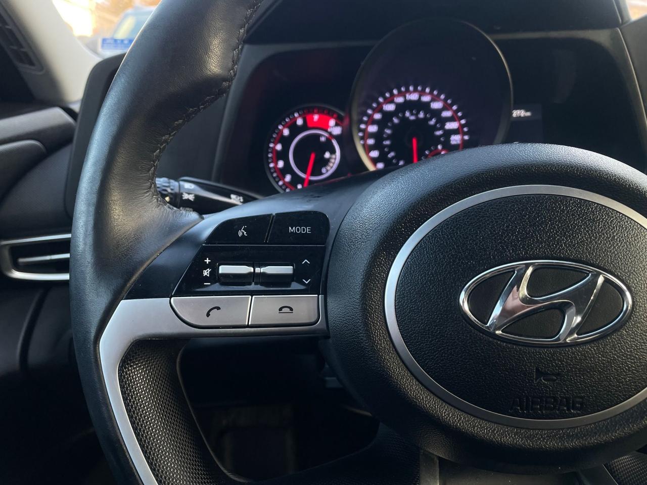 2022 Hyundai Elantra Preferred *HEATED SEAT & STEERING, LOW KM, SAFETY* Photo