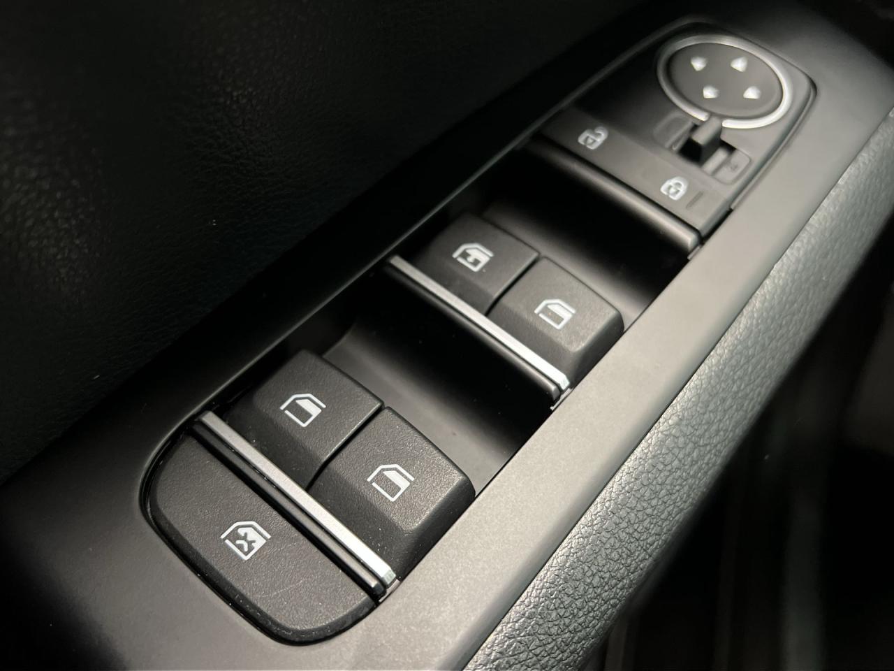 2025 Kia Soul ONLY 11,000KMS! | HTD SEATS | CARPLAY | REAR CAM Photo