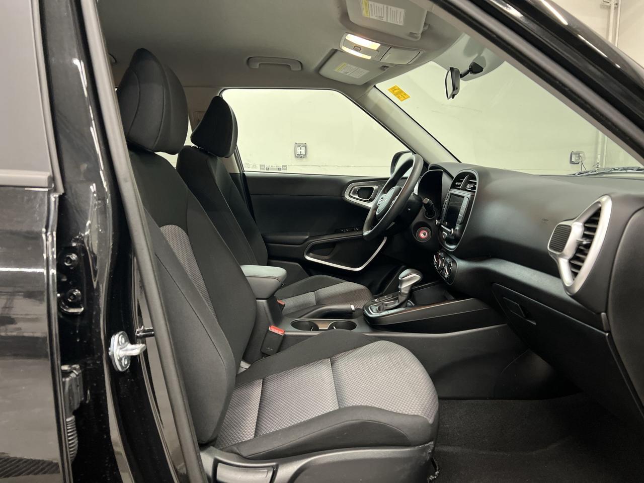 2025 Kia Soul ONLY 11,000KMS! | HTD SEATS | CARPLAY | REAR CAM Photo