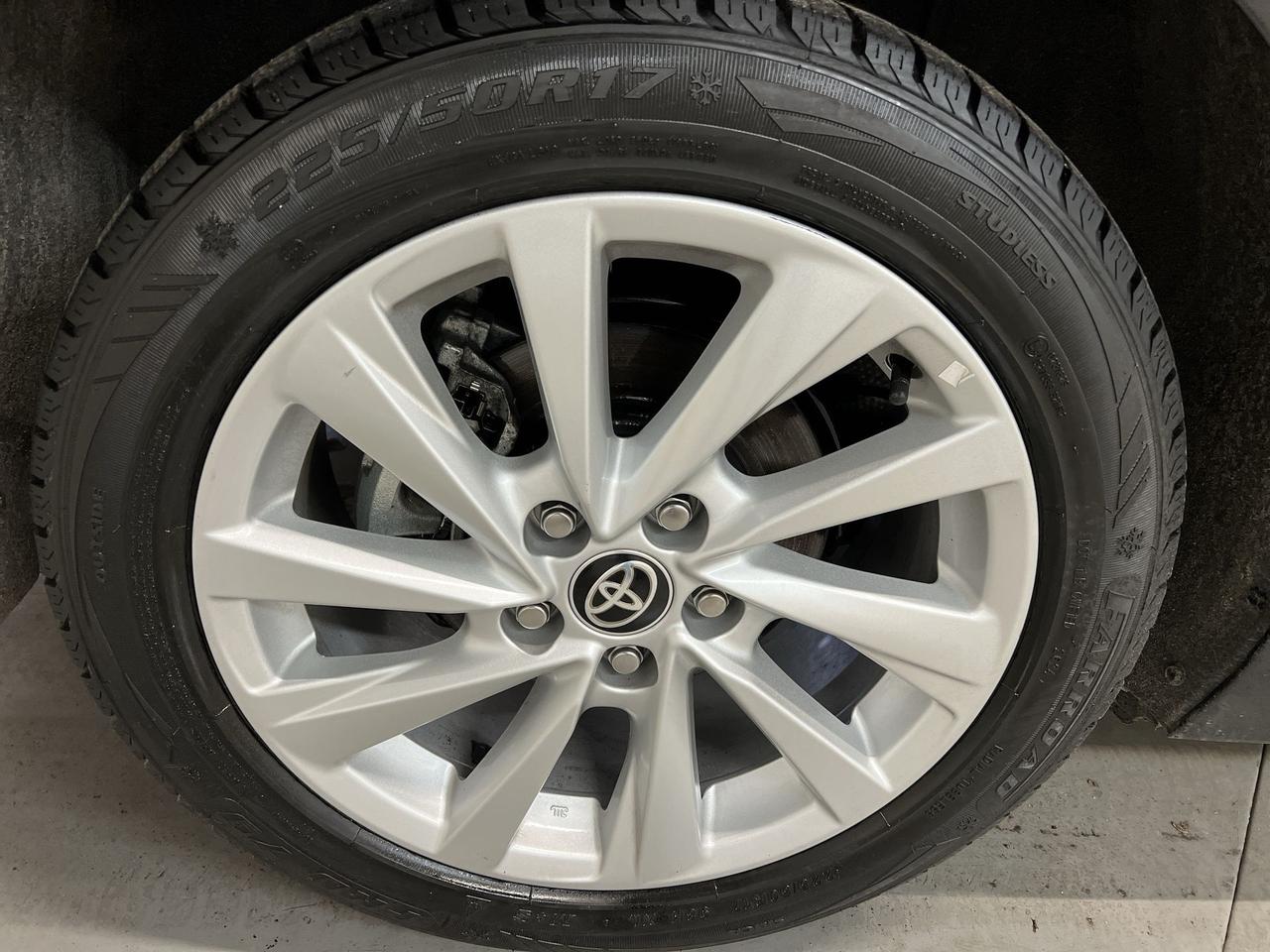2024 Toyota Camry HYBRID HTD SEATS | CARPLAY | ALLOYS | ADAPT. CRUISE | A/C Photo