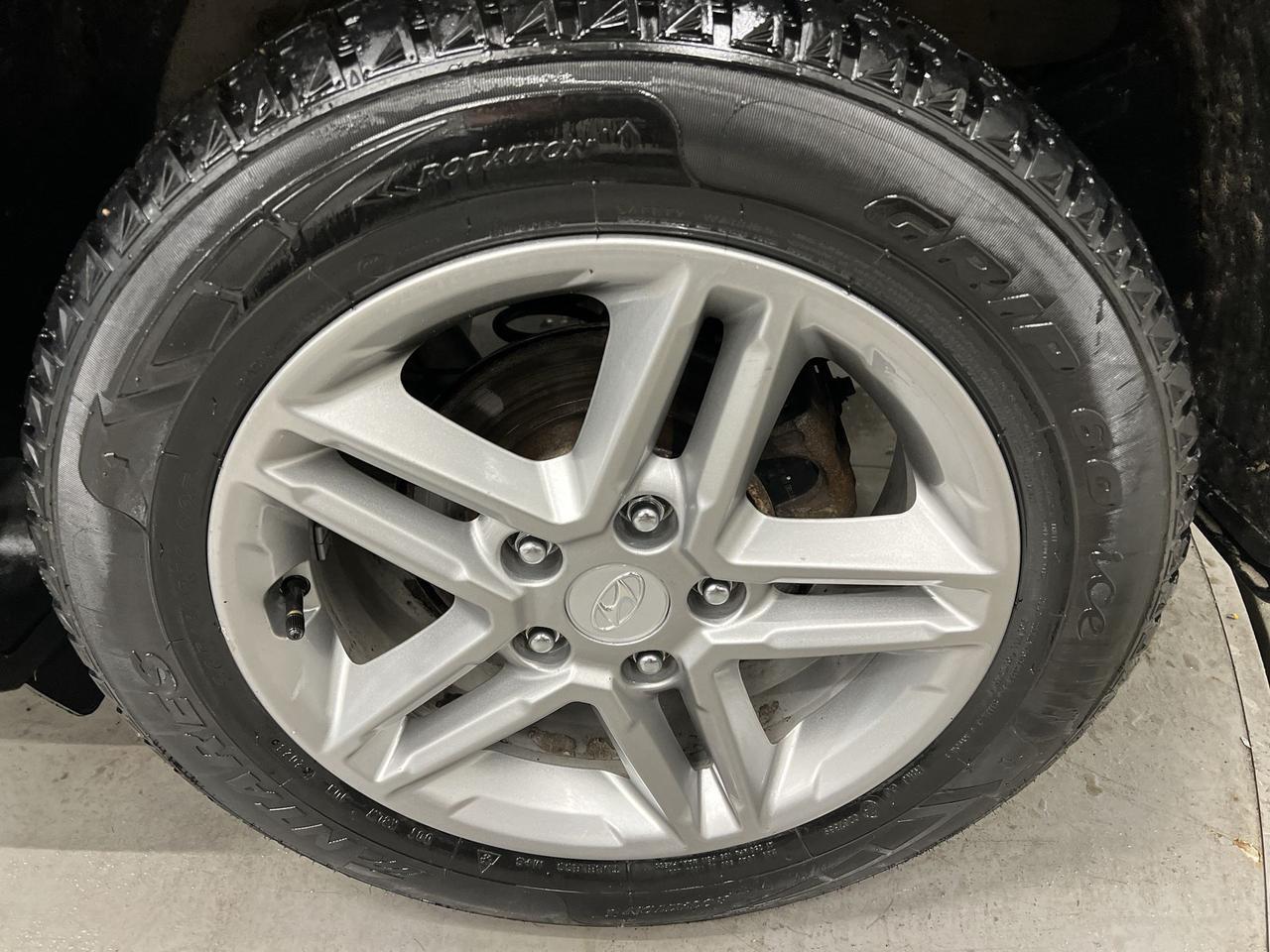 2020 Hyundai KONA HTD SEATS | CARPLAY | ALLOYS | REAR CAM | A/C Photo