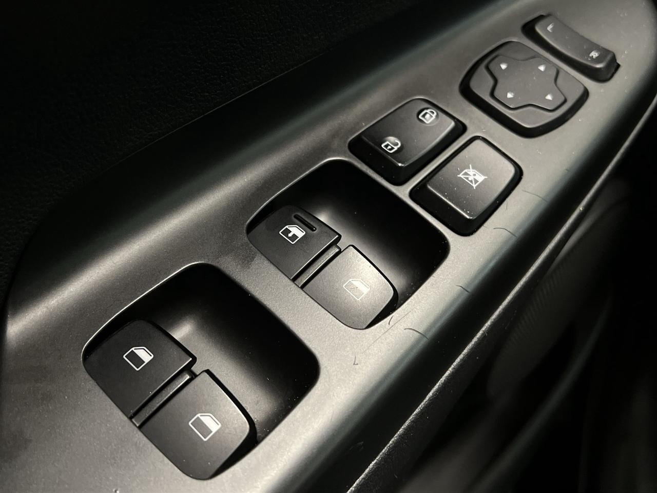 2020 Hyundai KONA HTD SEATS | CARPLAY | ALLOYS | REAR CAM | A/C Photo