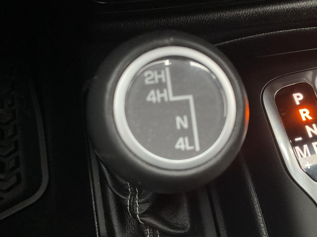 2021 Jeep Gladiator TRAILER TOW / TRAC-LOK DIFFERENTIAL / ALPINE SOUND Photo