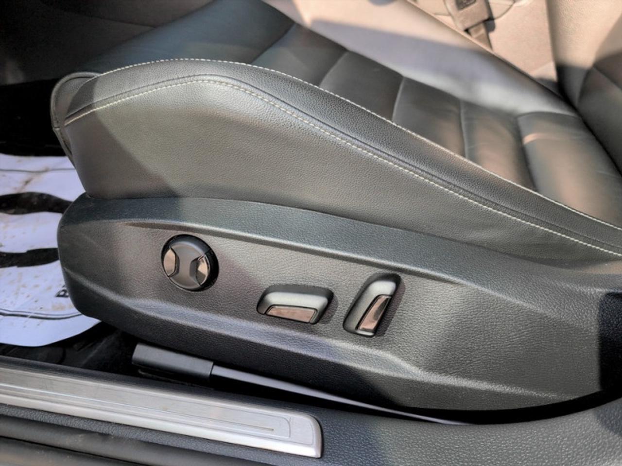 2017 Volkswagen Golf R DSG 4MOTION  **LOW KMS - AUTO** Photo