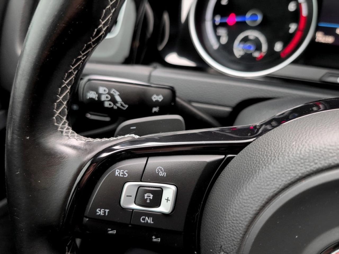 2017 Volkswagen Golf R DSG 4MOTION  **LOW KMS - AUTO** Photo