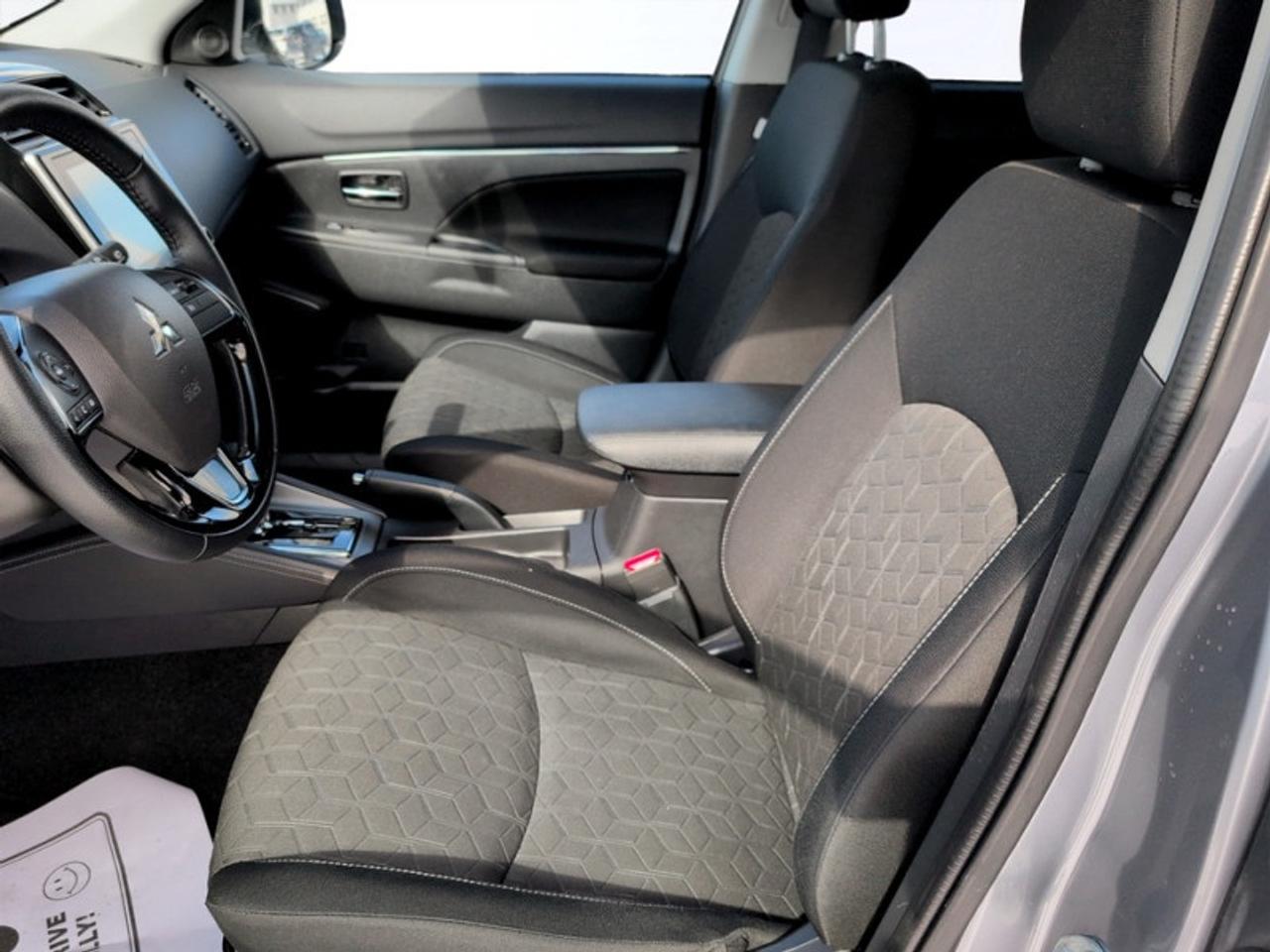 2024 Mitsubishi RVR SE AWC  **NO ACCIDENTS** Photo