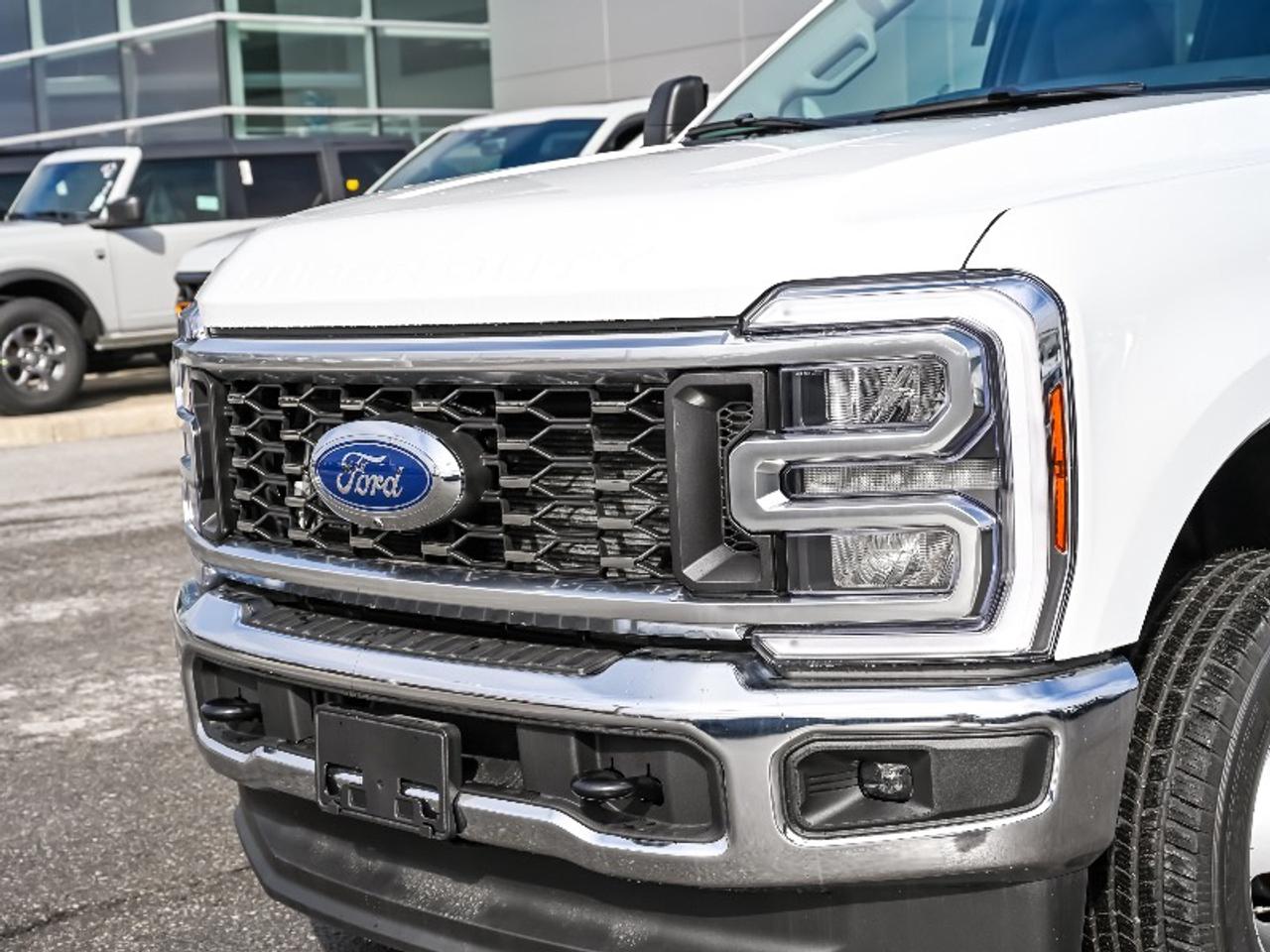 2026 Ford F-350 Super Duty DRW XLT Photo