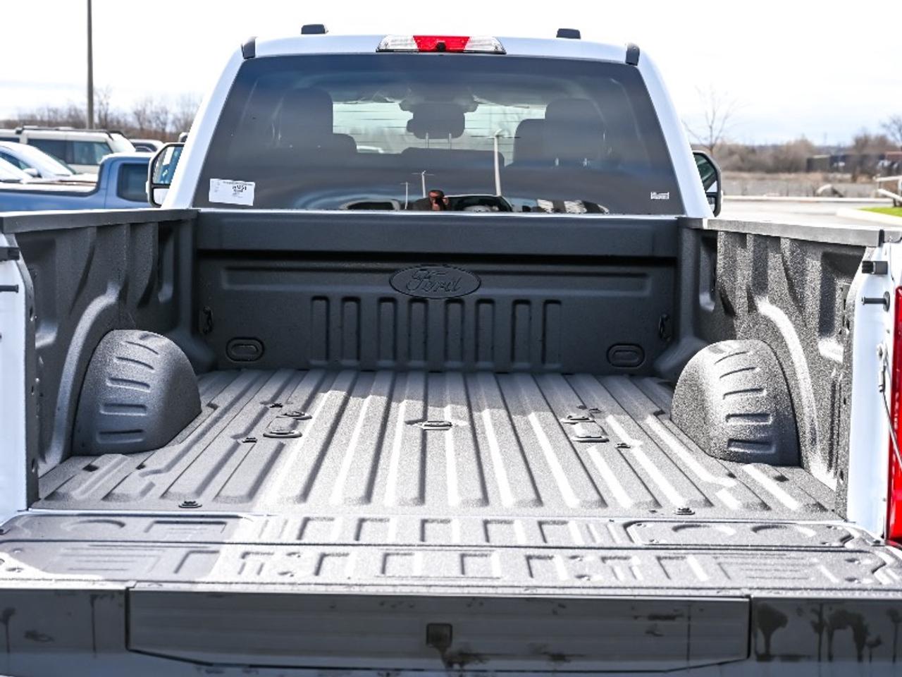 2026 Ford F-350 Super Duty DRW XLT Photo