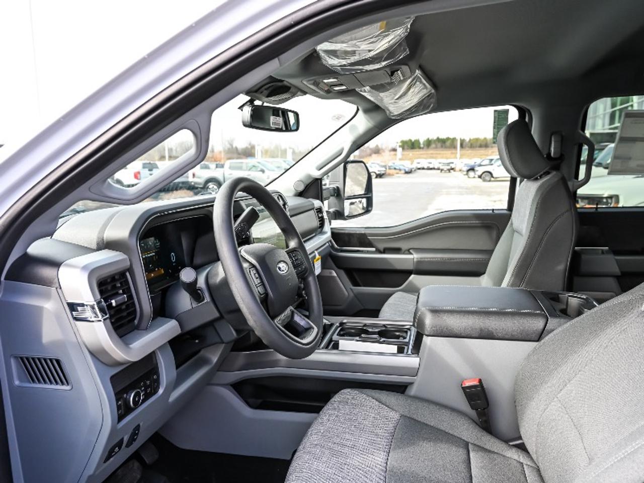 2026 Ford F-350 Super Duty DRW XLT Photo