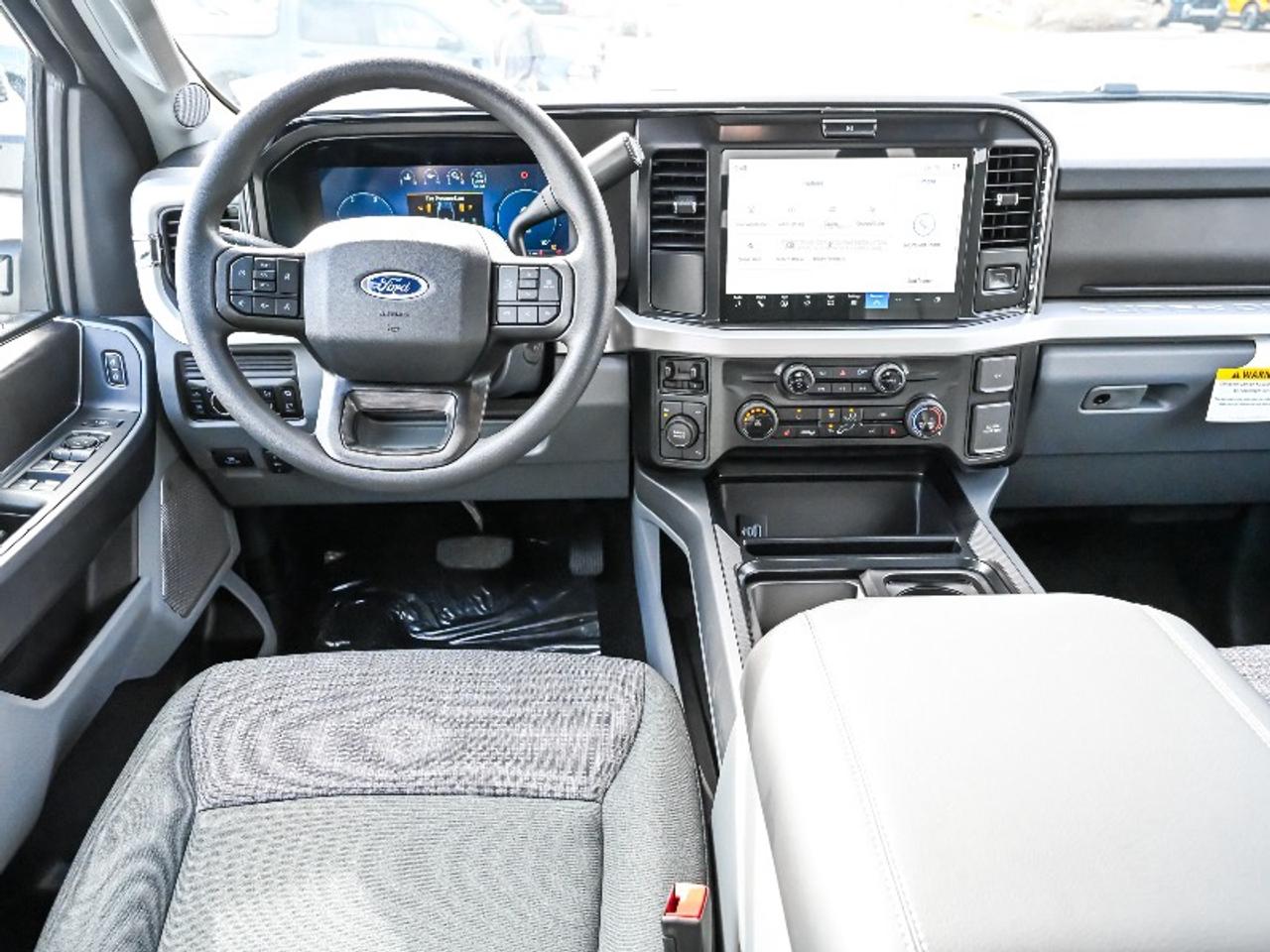 2026 Ford F-350 Super Duty DRW XLT Photo