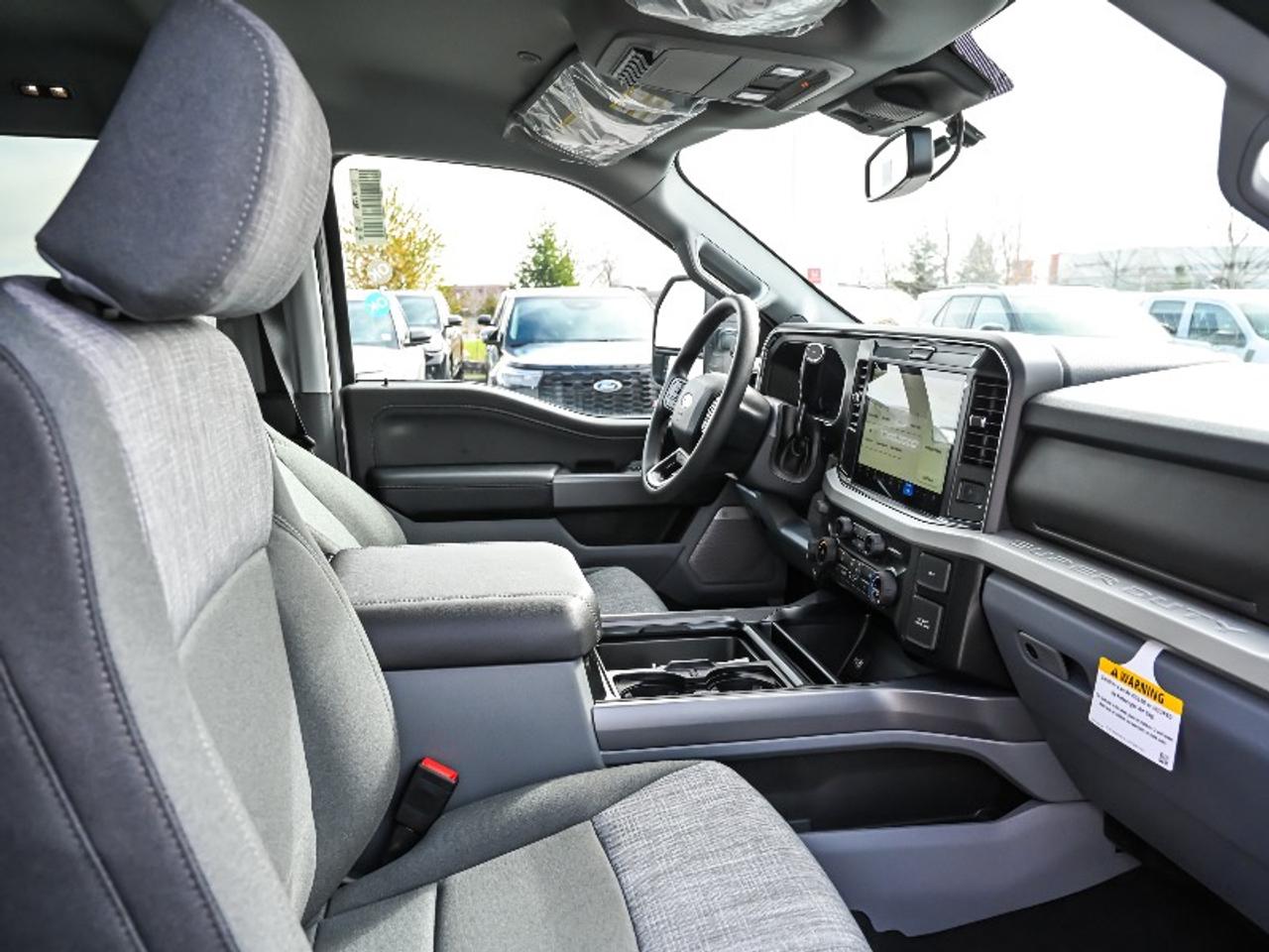 2026 Ford F-350 Super Duty DRW XLT Photo