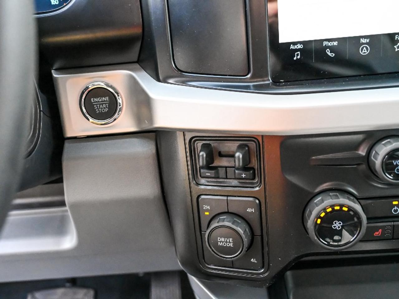 2026 Ford F-350 Super Duty DRW XLT Photo