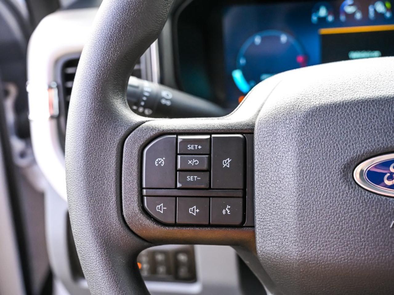 2026 Ford F-350 Super Duty DRW XLT Photo