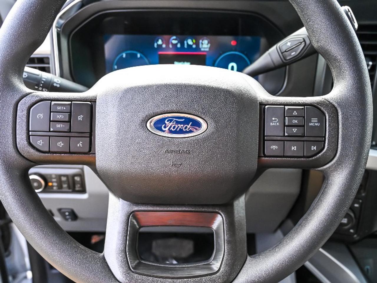 2026 Ford F-350 Super Duty DRW XLT Photo
