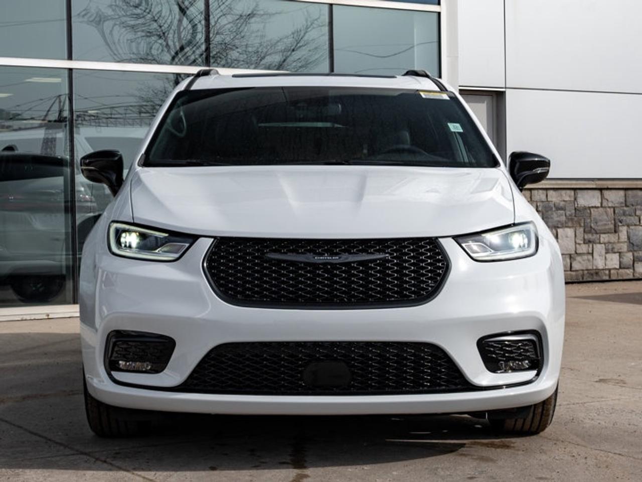 2026 Chrysler Pacifica Select Photo