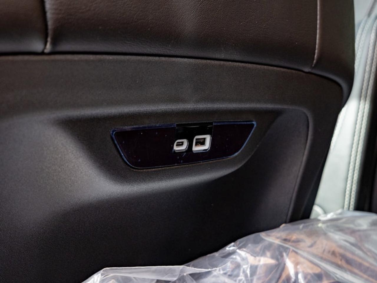 2026 Chrysler Pacifica Select Photo