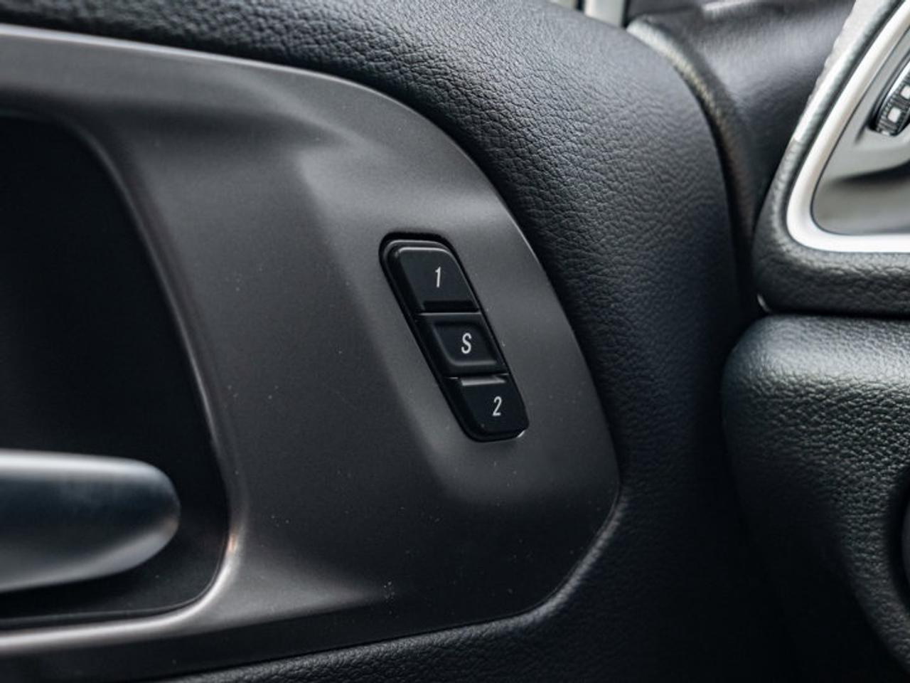 2026 Chrysler Pacifica Select Photo