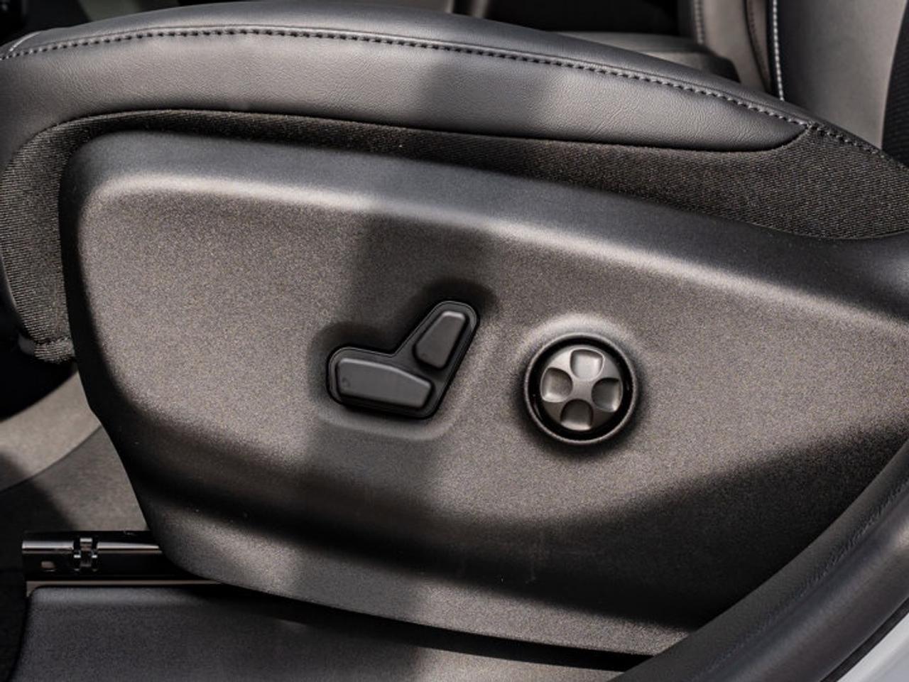 2026 Chrysler Pacifica Select Photo