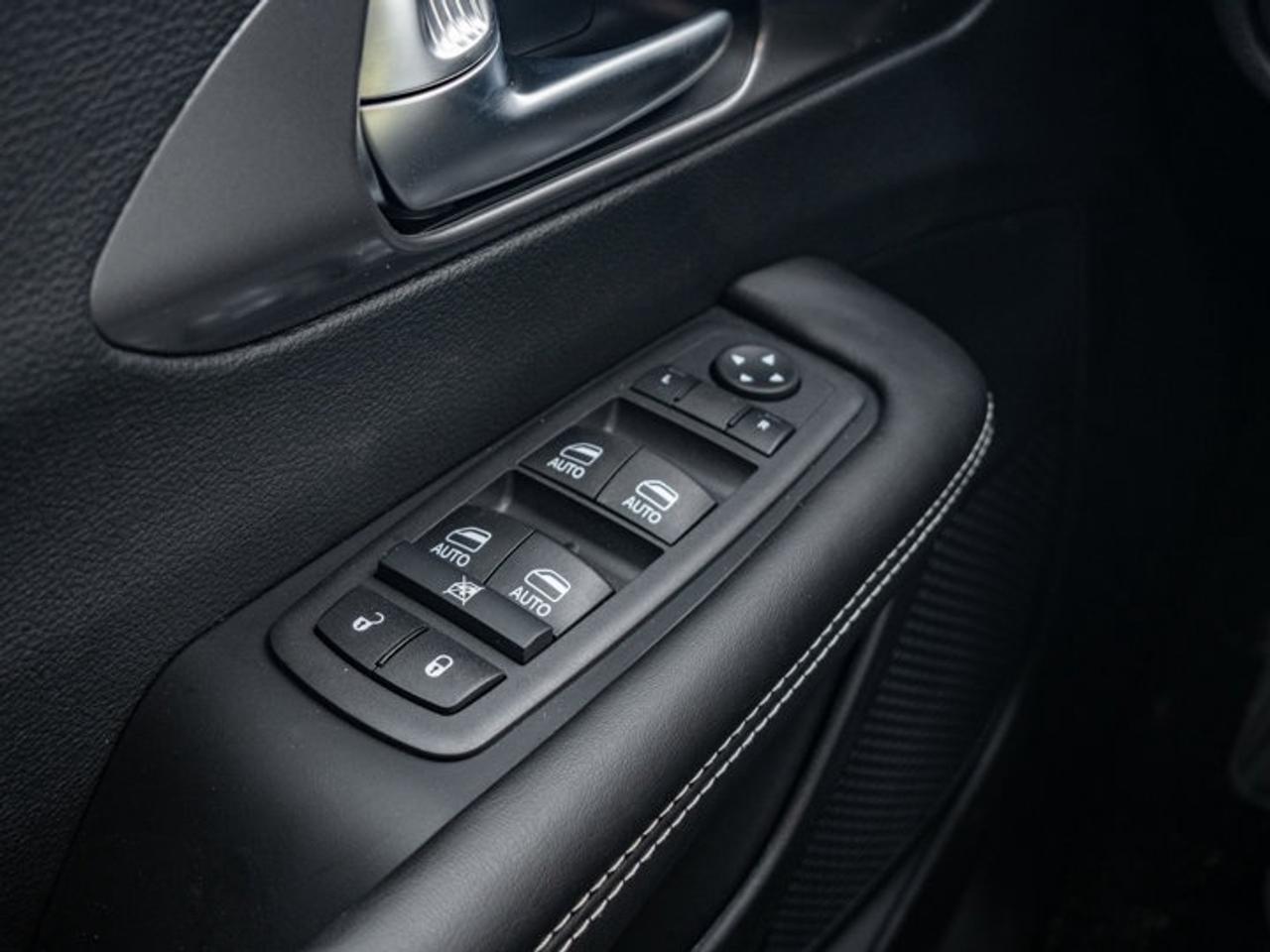 2026 Chrysler Pacifica Select Photo