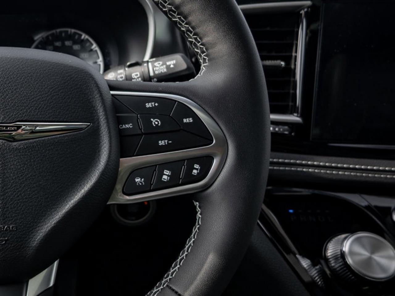 2026 Chrysler Pacifica Select Photo