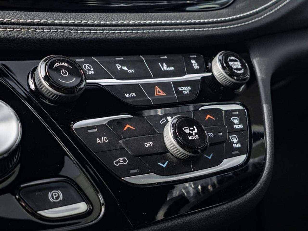 2026 Chrysler Pacifica Select Photo
