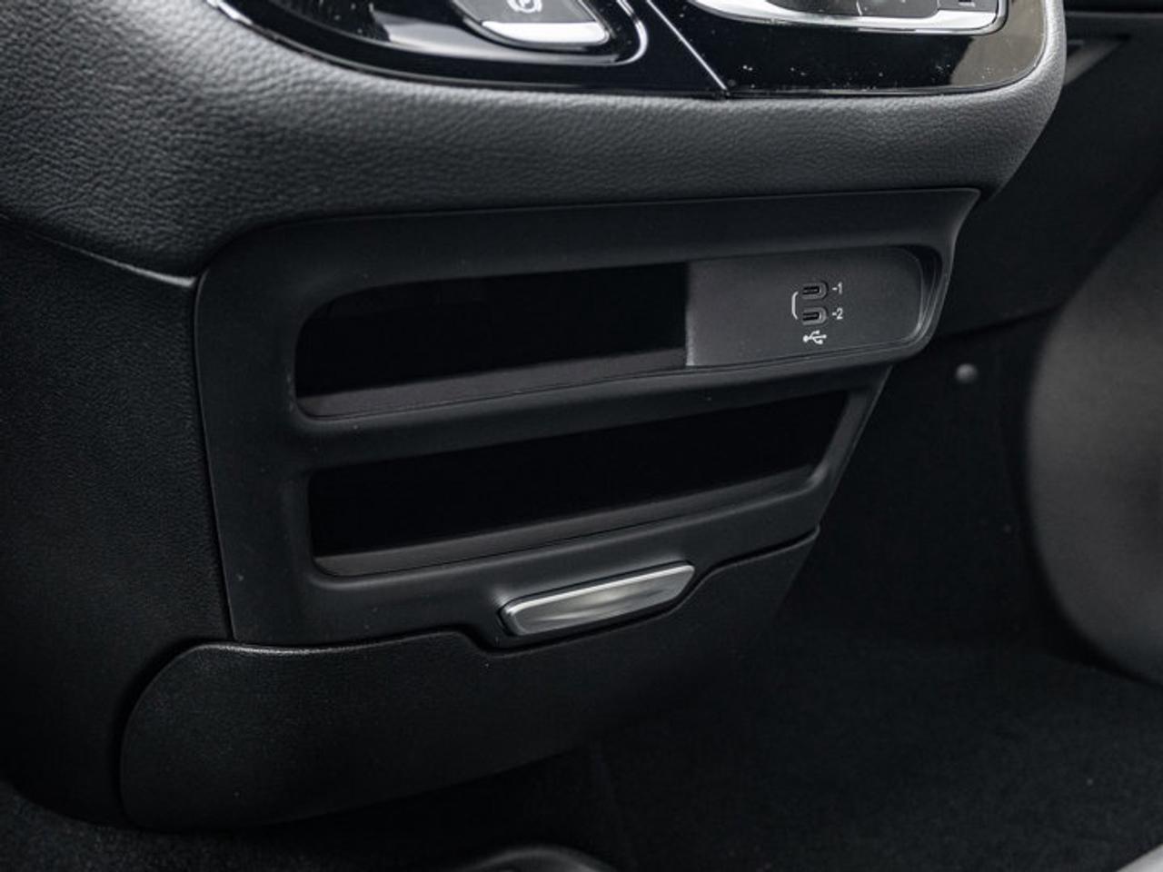 2026 Chrysler Pacifica Select Photo