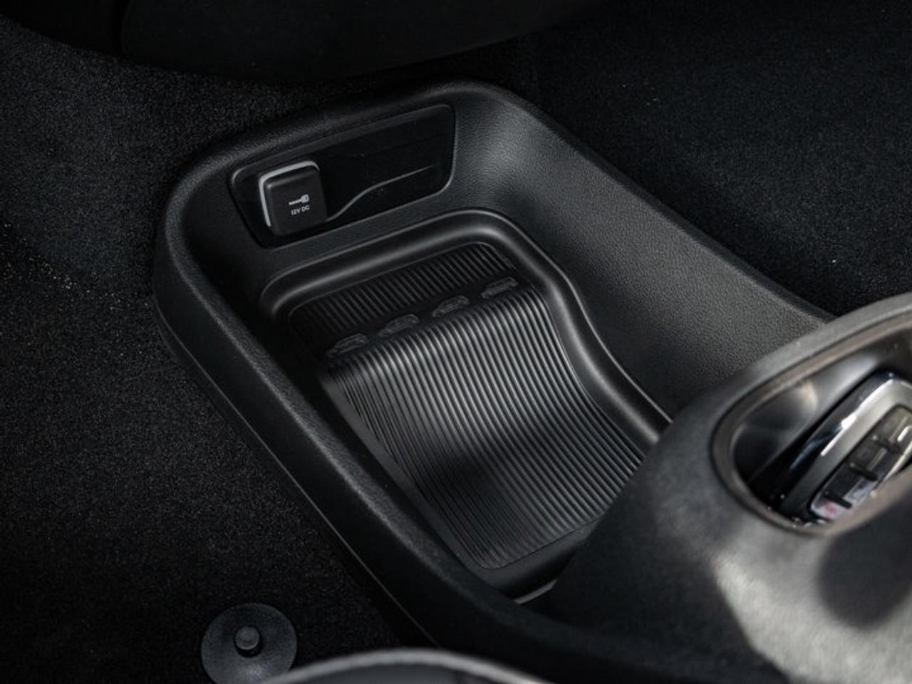 2026 Chrysler Pacifica Select Photo