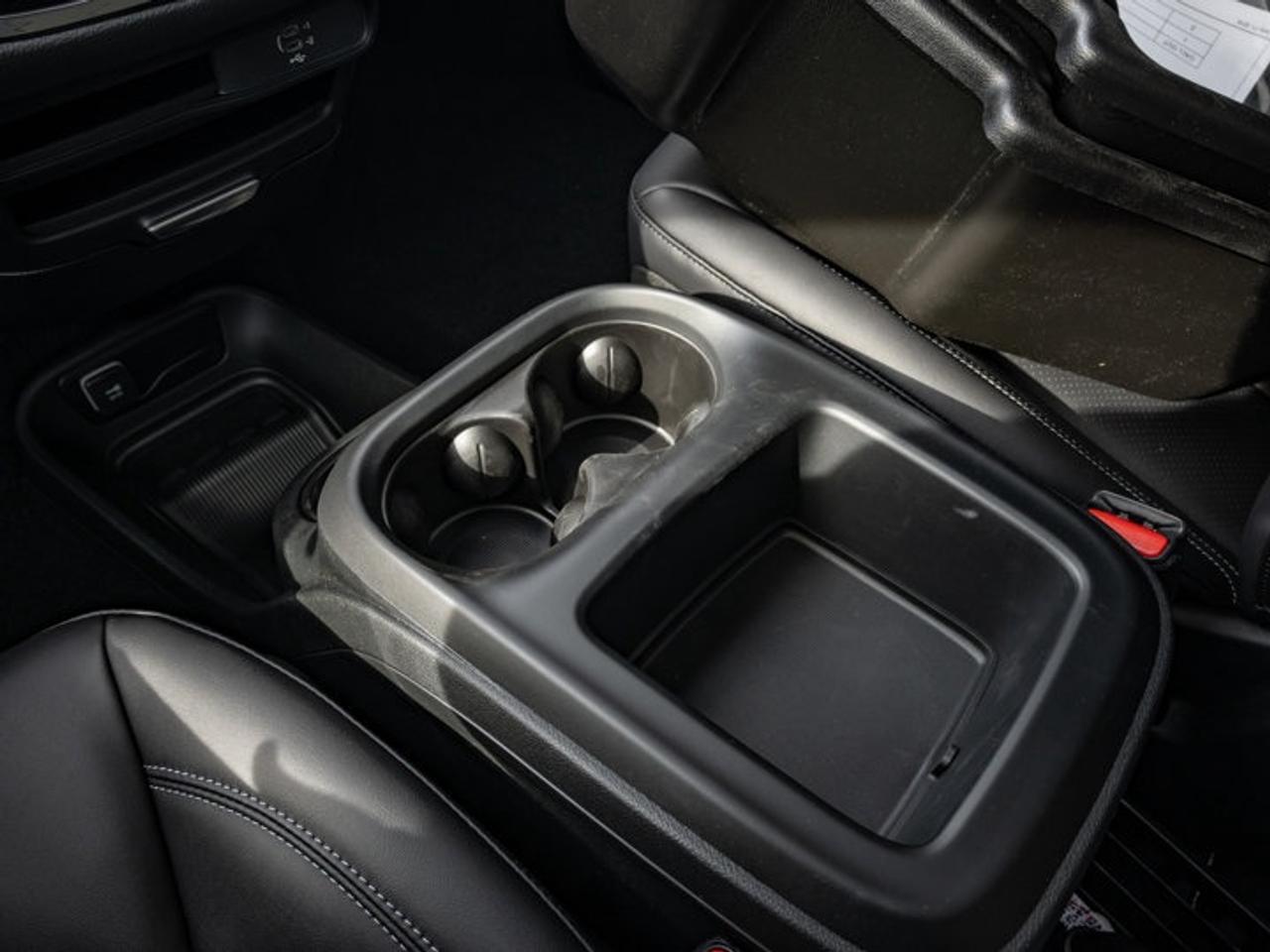 2026 Chrysler Pacifica Select Photo