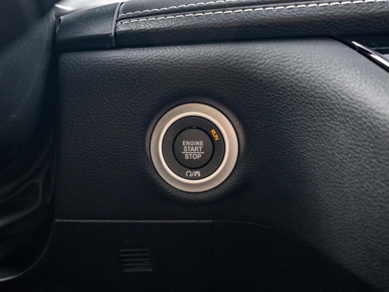 2026 Chrysler Pacifica Select Photo