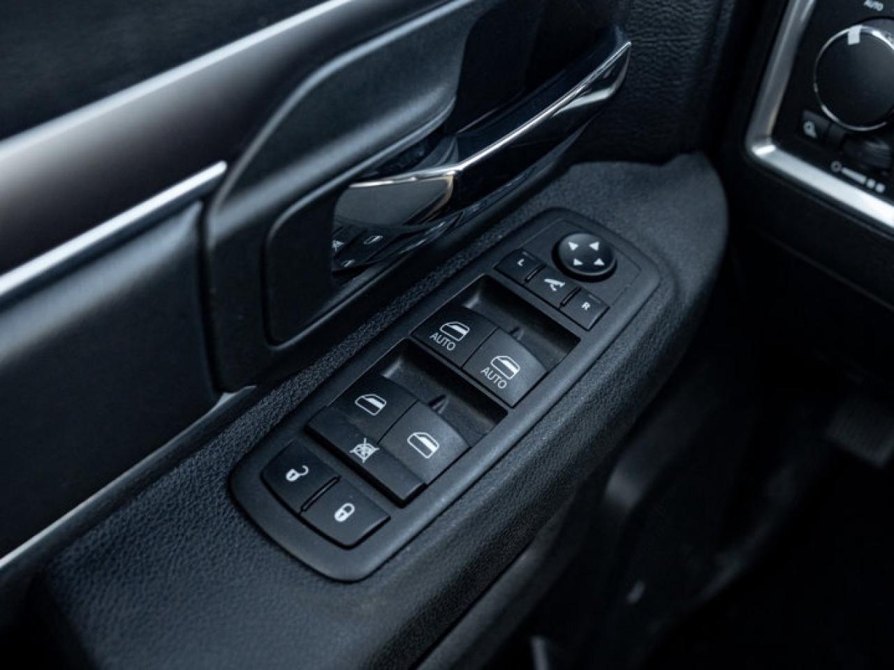 2023 RAM 1500 Classic WARLOCK Photo