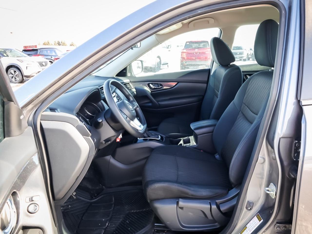 2017 Nissan Rogue - $97 B/W Photo