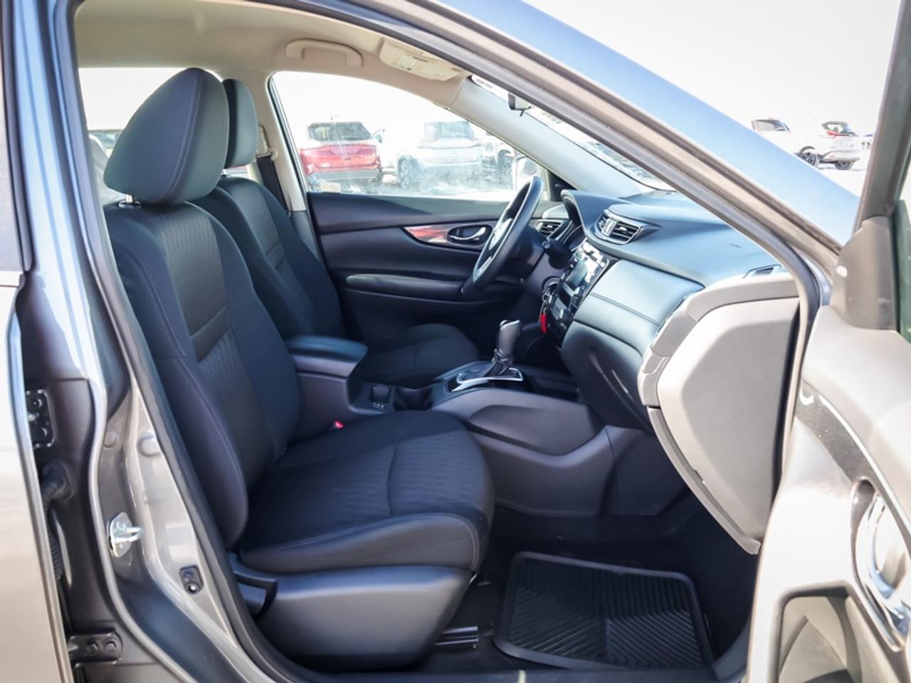 2017 Nissan Rogue - $97 B/W Photo