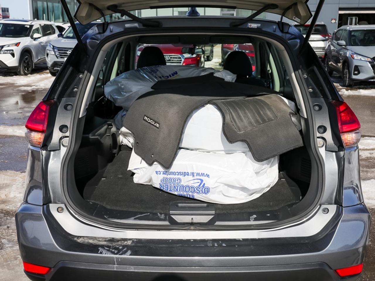 2017 Nissan Rogue - $97 B/W Photo