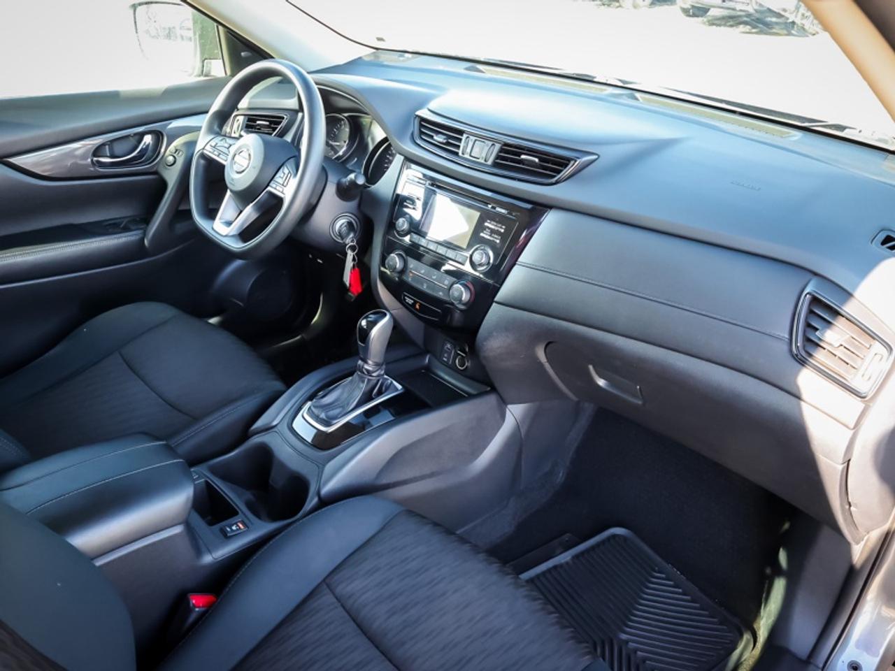 2017 Nissan Rogue - $97 B/W Photo