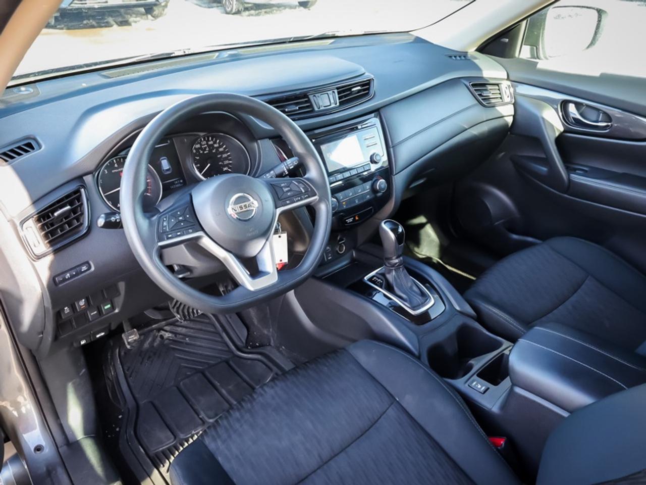 2017 Nissan Rogue - $97 B/W Photo