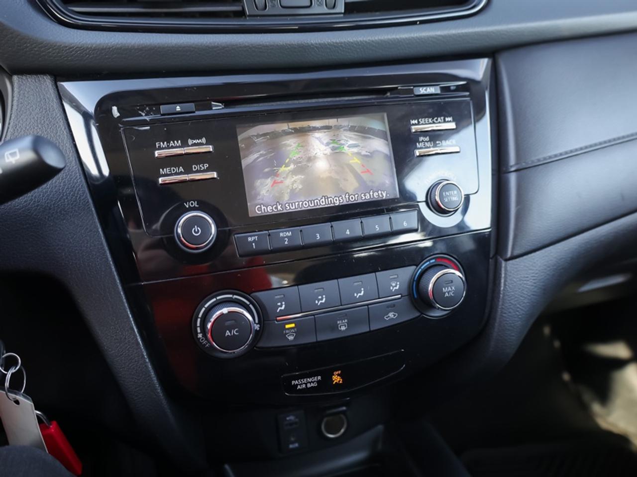 2017 Nissan Rogue - $97 B/W Photo