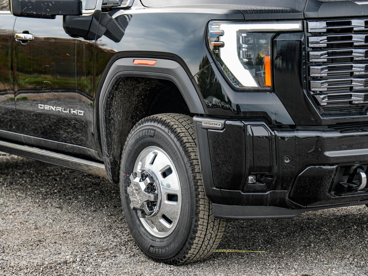 2026 GMC Sierra 3500HD Denali Ultimate Photo3