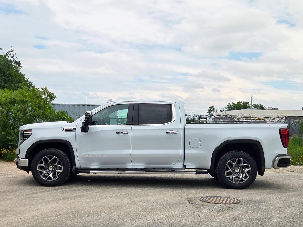 2026 GMC Sierra 1500 SLT Photo