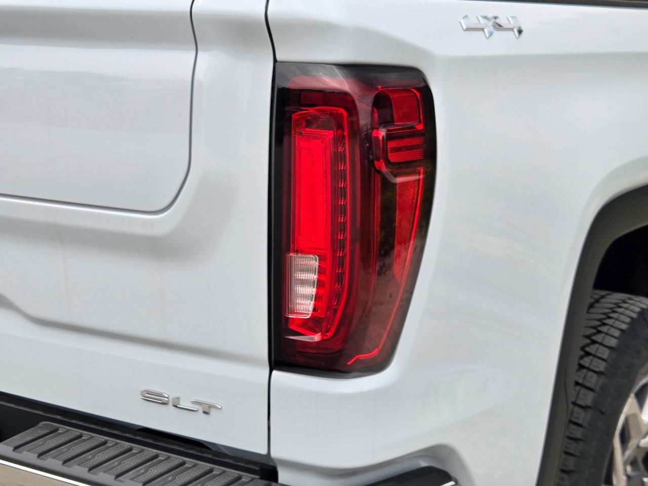 2026 GMC Sierra 1500 SLT Photo