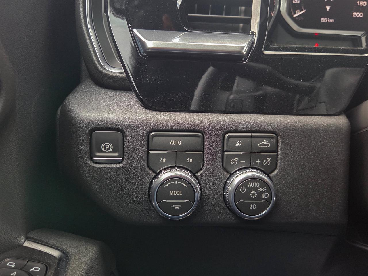 2026 GMC Sierra 1500 SLT Photo