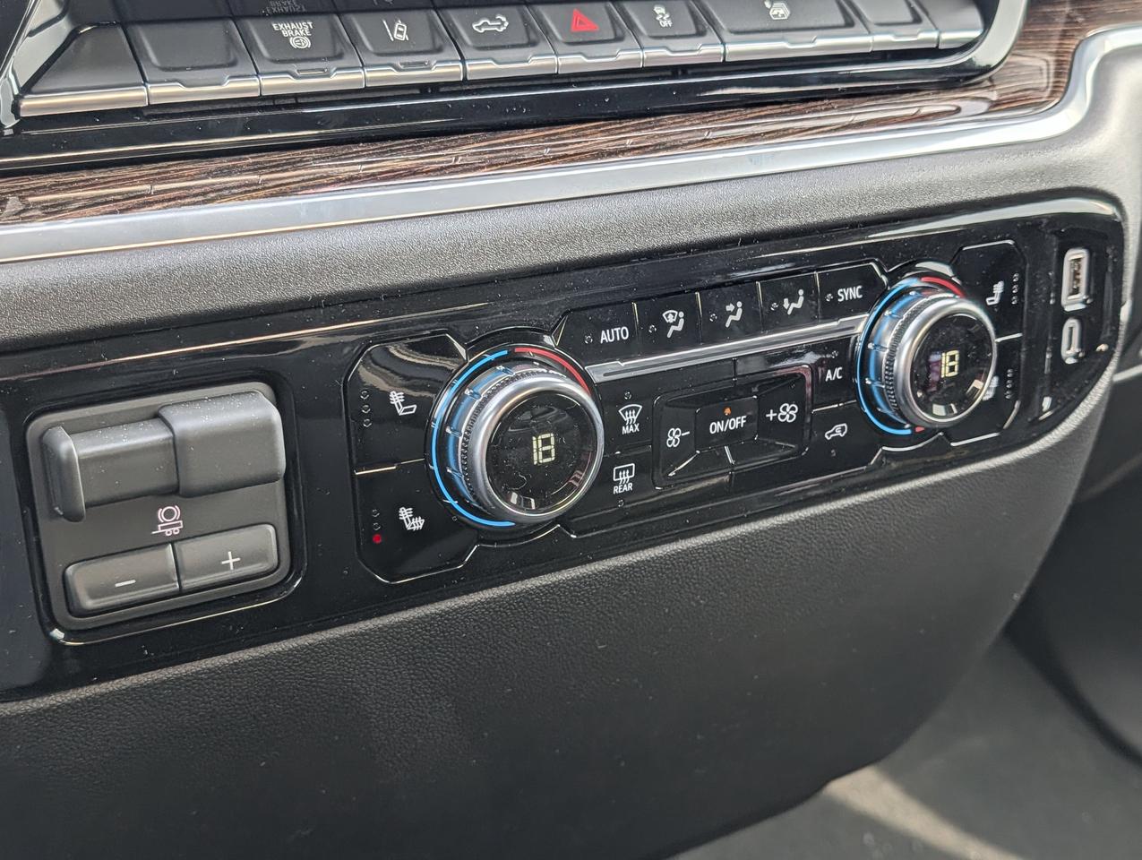 2026 GMC Sierra 3500HD SLE Photo