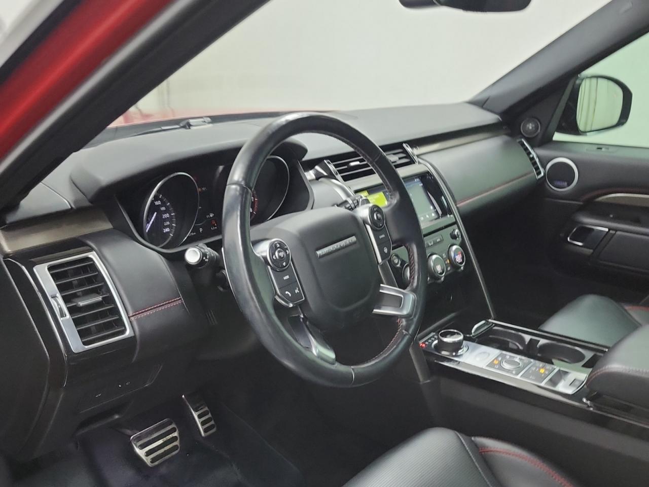 2017 Land Rover Discovery HSE LUXURY Photo