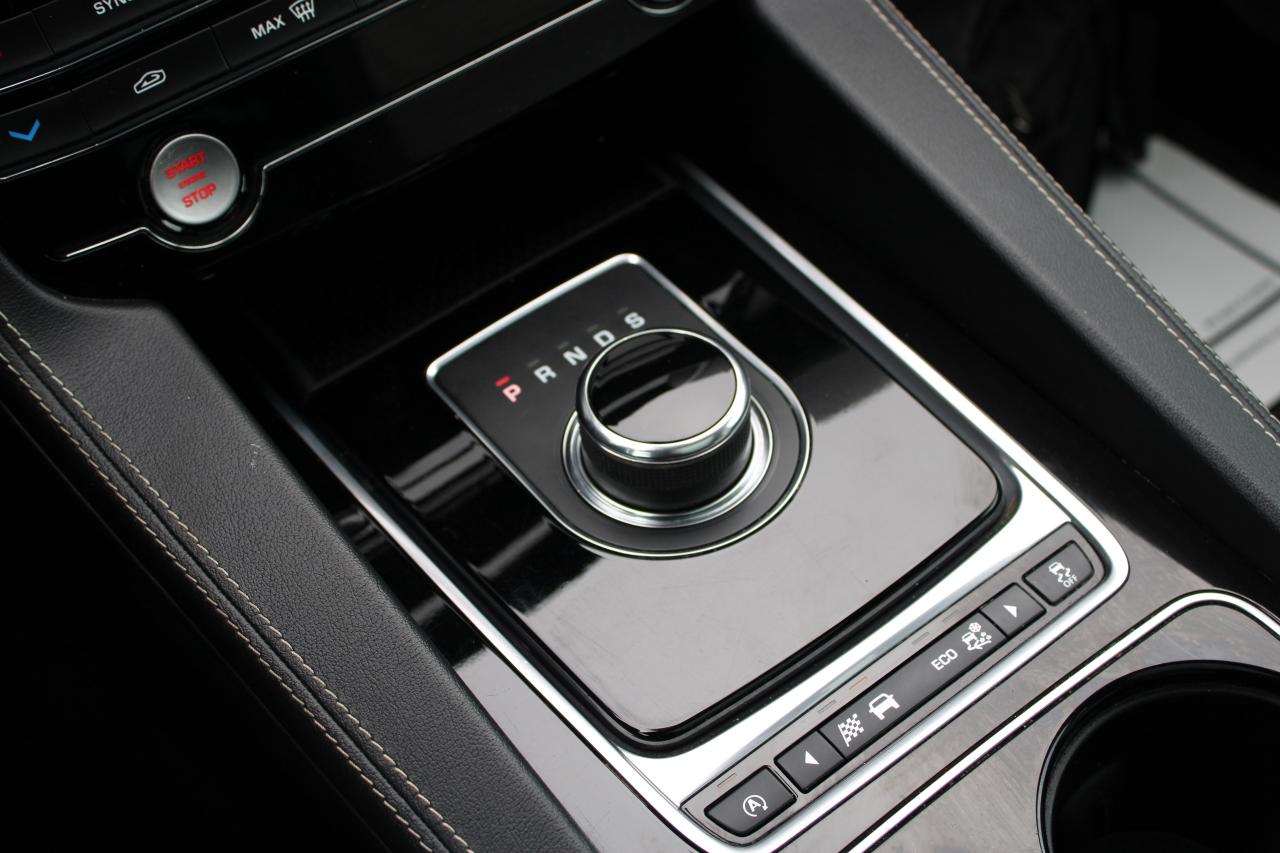 2017 Jaguar F-PACE 35t R-Sport Photo